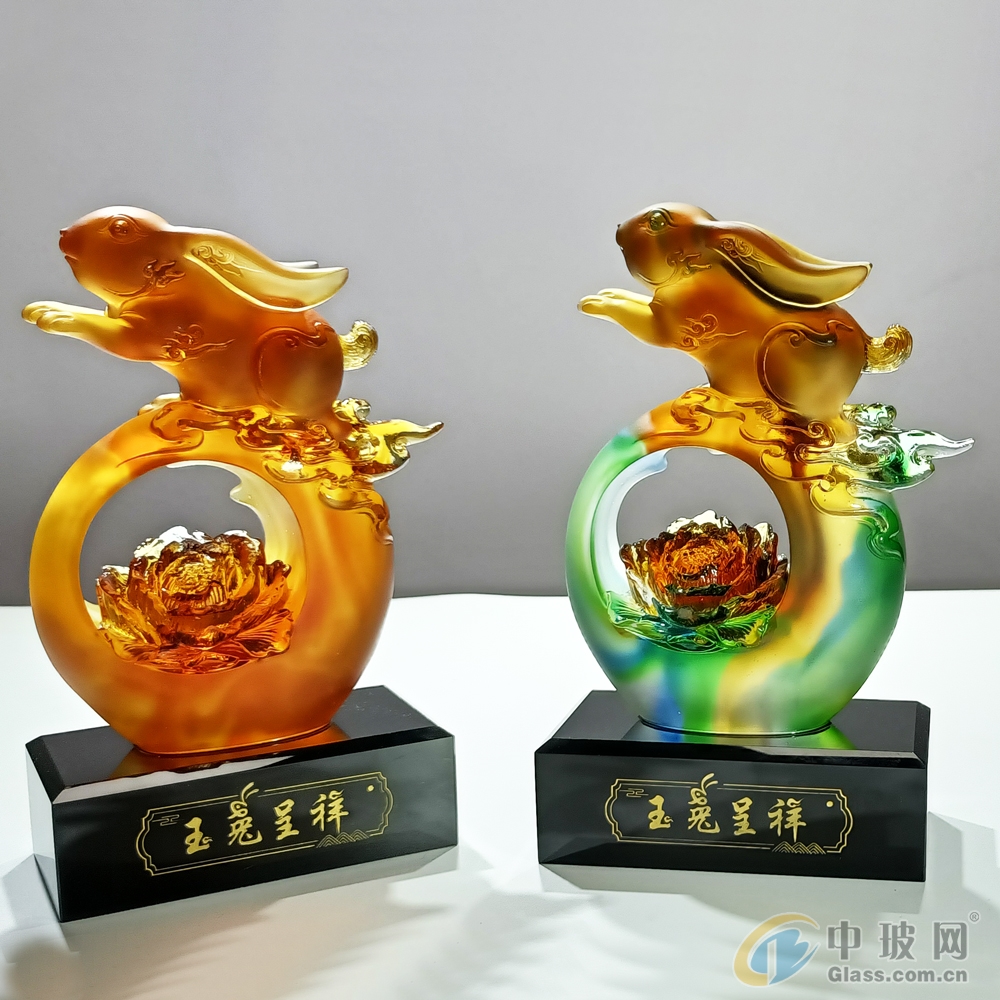 琉璃映瑞兔，匠心鑄殊榮——深圳琉璃兔子獎杯與兔年生肖工藝禮品
